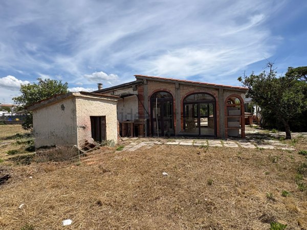 casa indipendente in vendita a Terracina