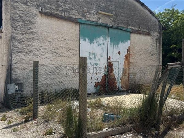 capannone in vendita a Terracina
