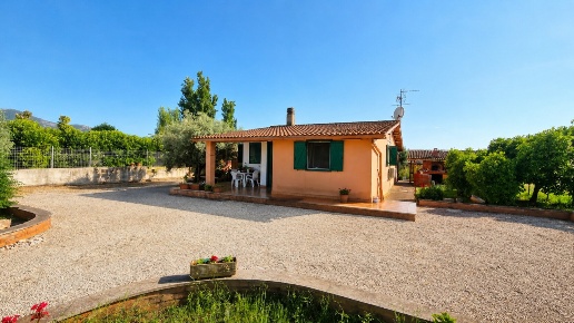 casa indipendente in vendita a Terracina