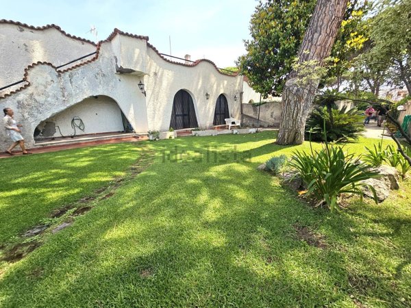 casa indipendente in vendita a Terracina
