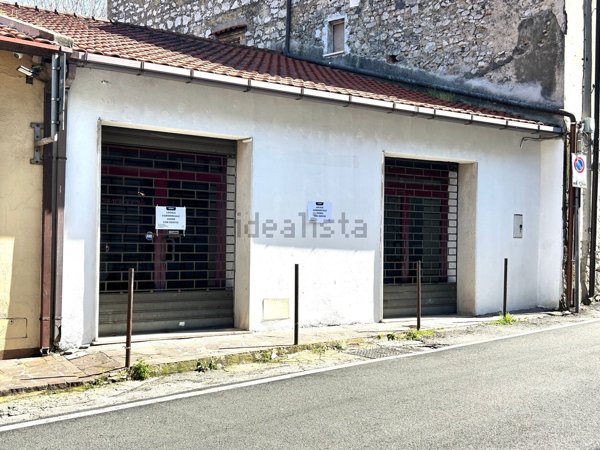 locale commerciale in vendita a Terracina