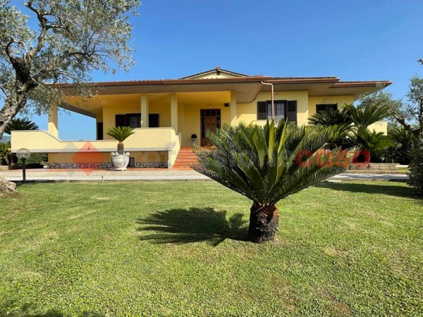 casa indipendente in vendita a Terracina