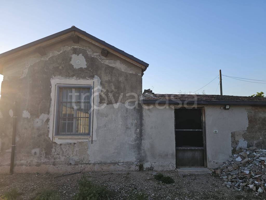 casa indipendente in vendita a Terracina