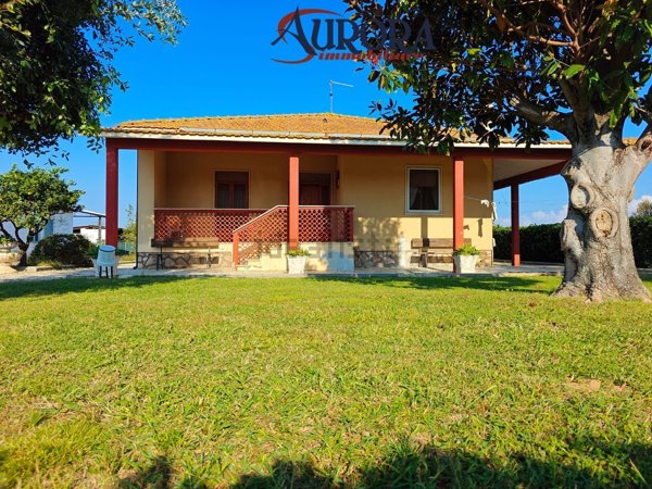 casa indipendente in vendita a Terracina in zona Hermada