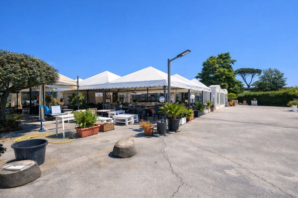locale commerciale in vendita a Terracina