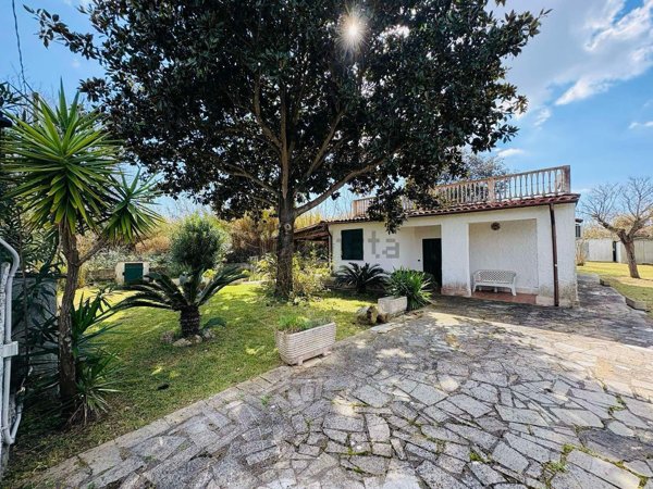 casa indipendente in vendita a Terracina