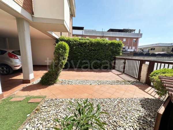 casa indipendente in vendita a Terracina in zona Hermada