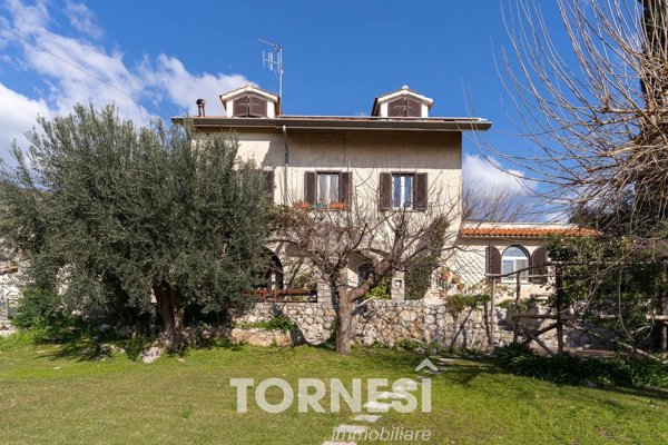 casa indipendente in vendita a Terracina in zona Casaletti