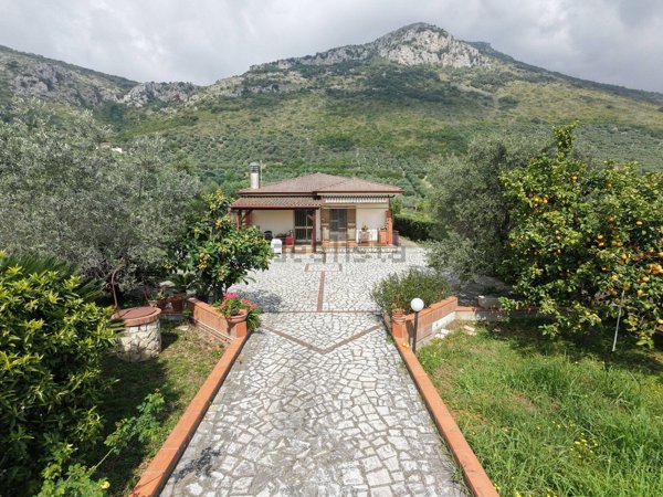 casa indipendente in vendita a Terracina in zona Casaletti