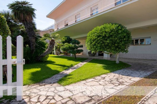 casa indipendente in vendita a Terracina