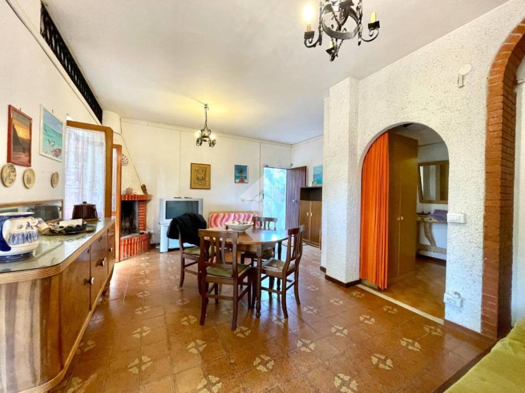 casa indipendente in vendita a Terracina