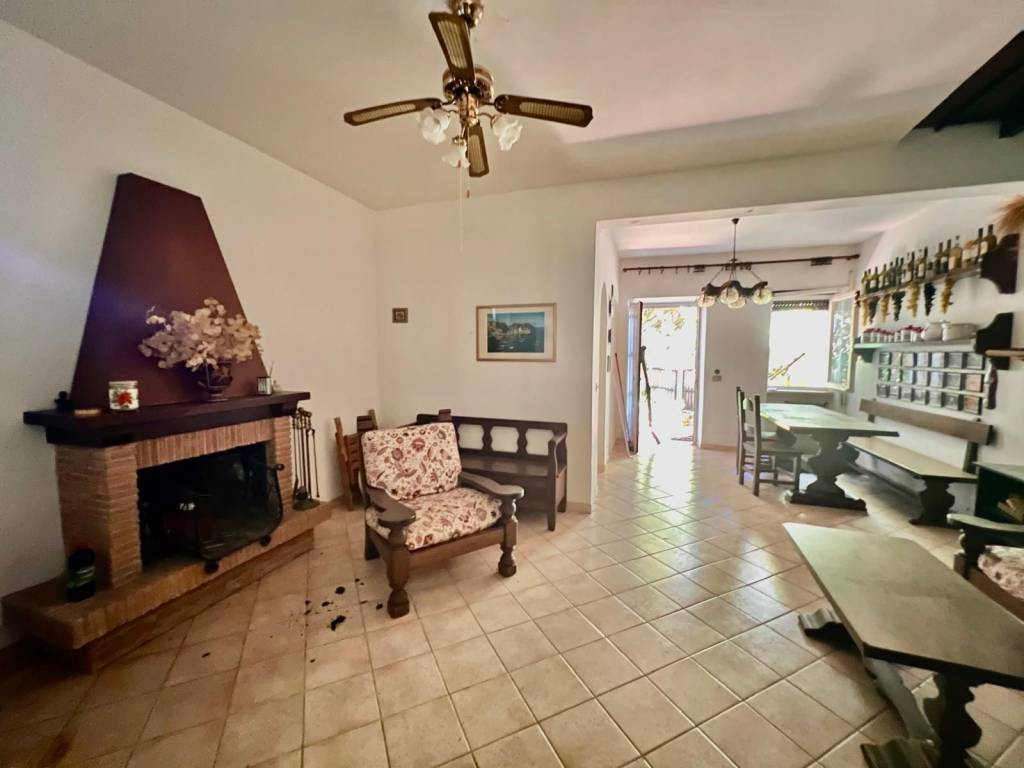 casa indipendente in vendita a Terracina in zona Hermada