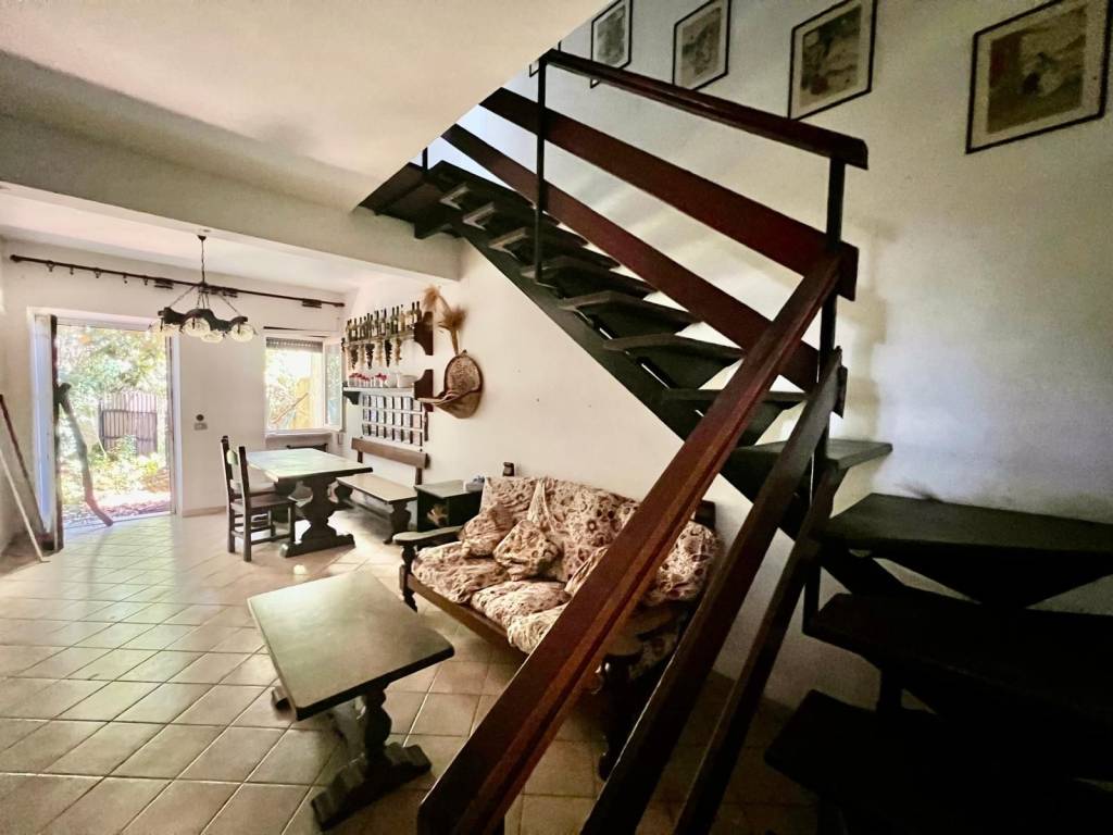 casa indipendente in vendita a Terracina in zona Hermada