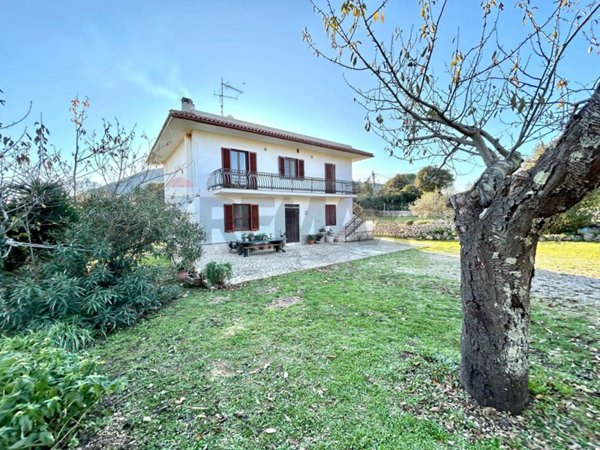 casa indipendente in vendita a Terracina in zona Campolungo