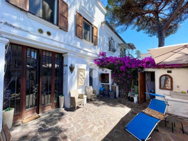 casa indipendente in vendita a Terracina