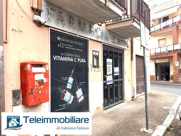 locale commerciale in vendita a Terracina
