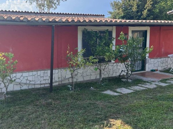 casa indipendente in vendita a Terracina in zona Hermada