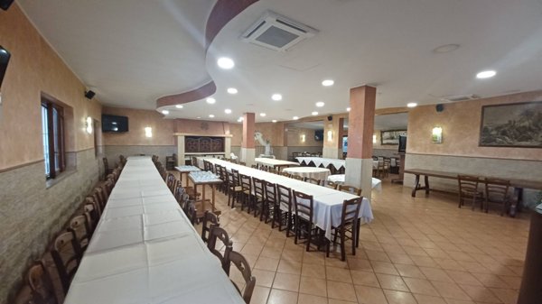 locale commerciale in vendita a Terracina