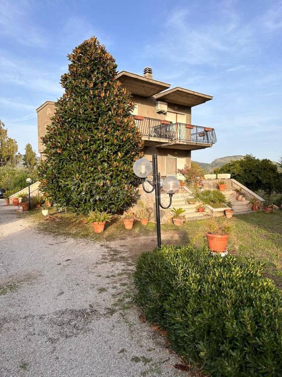 casa indipendente in vendita a Terracina