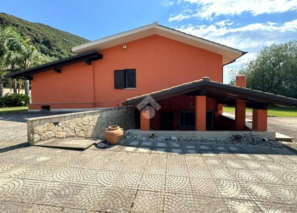 casa indipendente in vendita a Terracina