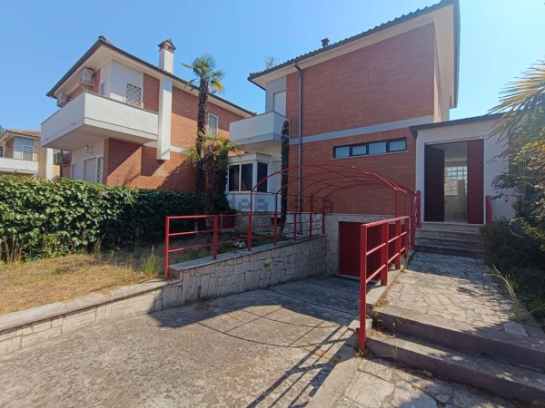 casa indipendente in vendita a Terracina