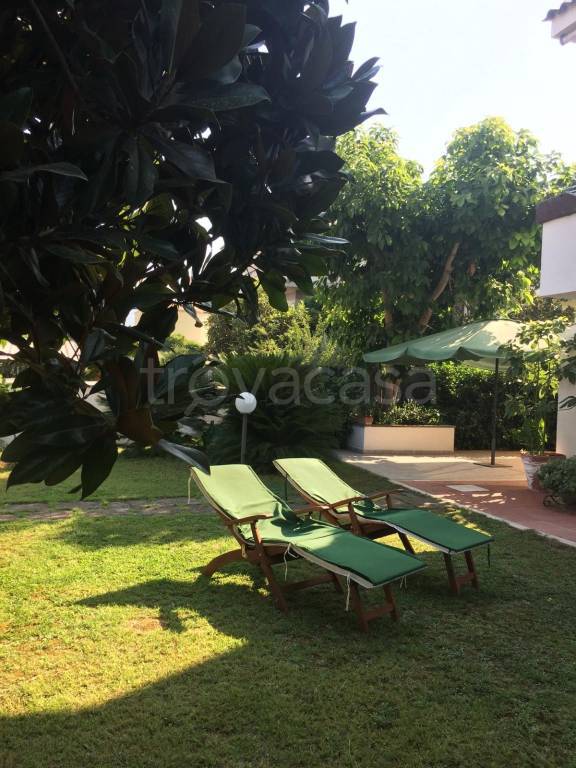 casa indipendente in vendita a Terracina in zona Hermada