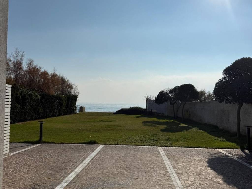 casa indipendente in vendita a Terracina