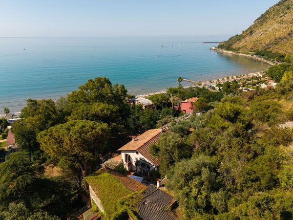 casa indipendente in vendita a Terracina