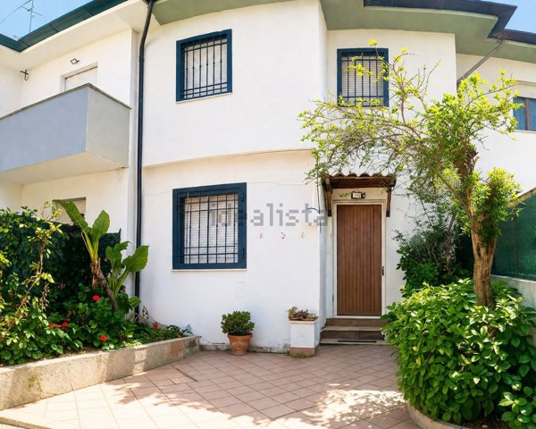 casa indipendente in vendita a Terracina