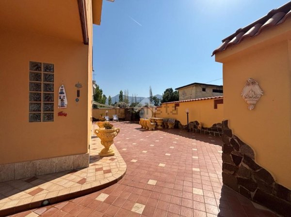 casa indipendente in vendita a Terracina in zona Hermada