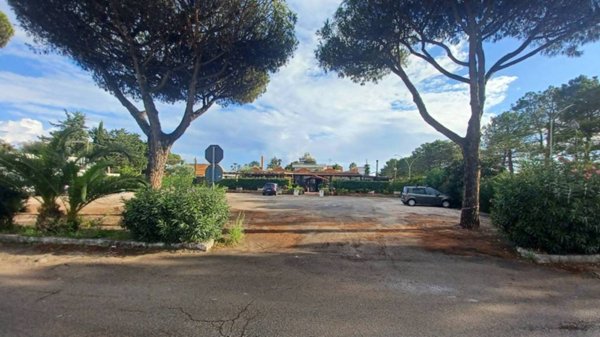 locale commerciale in vendita a Terracina