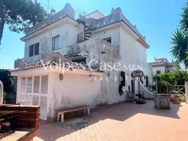 casa indipendente in vendita a Terracina
