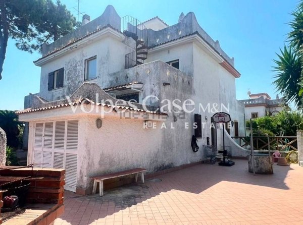 casa indipendente in vendita a Terracina