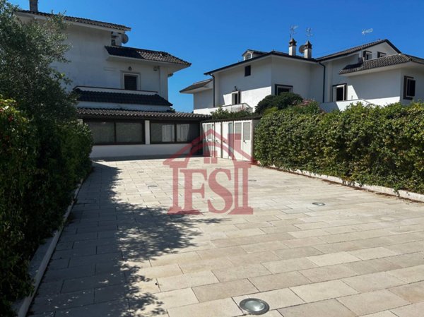 casa indipendente in vendita a Terracina