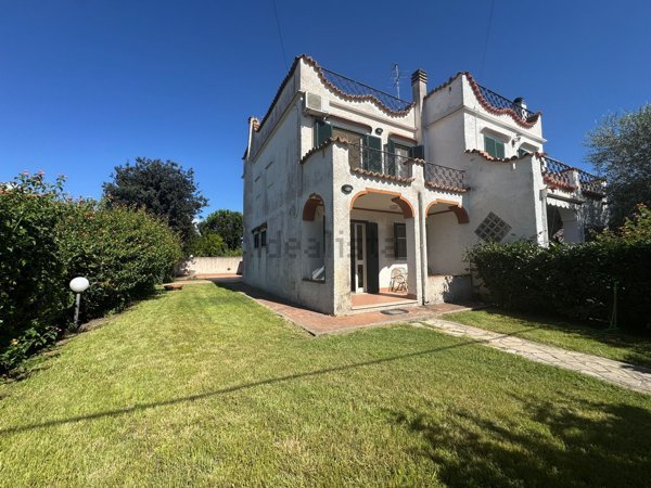 casa indipendente in vendita a Terracina