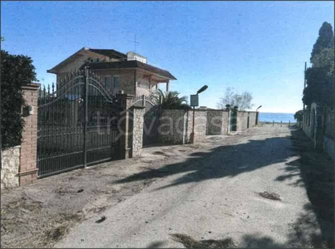 casa indipendente in vendita a Terracina