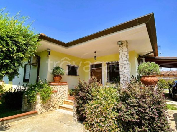 casa indipendente in vendita a Terracina in zona La Fiora