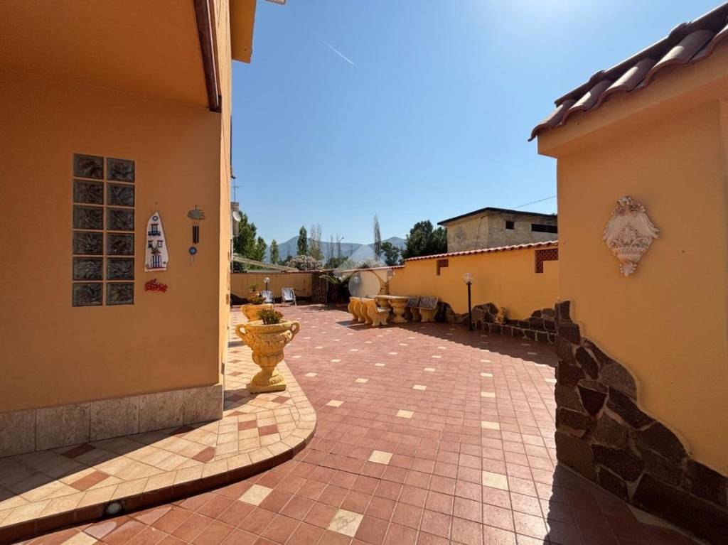 casa indipendente in vendita a Terracina in zona Hermada
