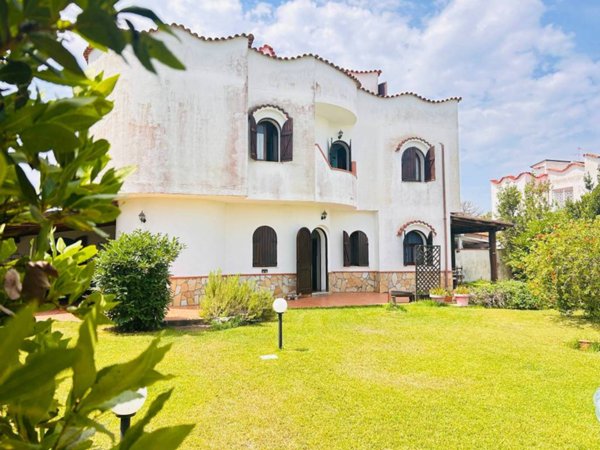 casa indipendente in vendita a Terracina