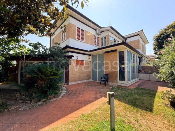 casa indipendente in vendita a Terracina