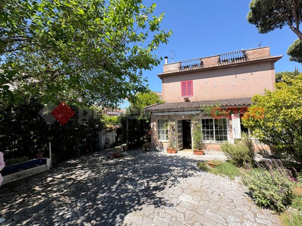casa indipendente in vendita a Terracina