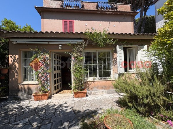 casa indipendente in vendita a Terracina
