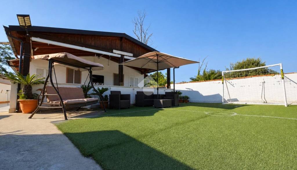 casa indipendente in vendita a Terracina