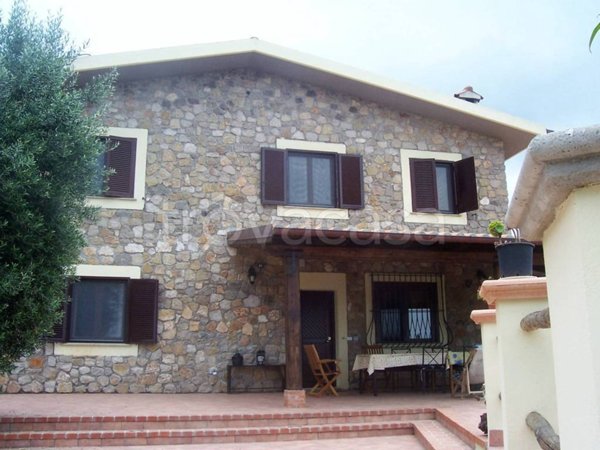 casa indipendente in vendita a Terracina