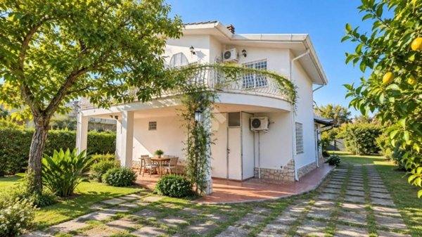 casa indipendente in vendita a Terracina