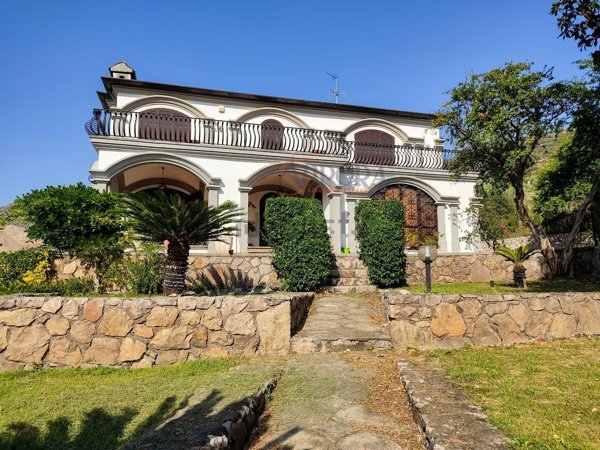 casa indipendente in vendita a Terracina