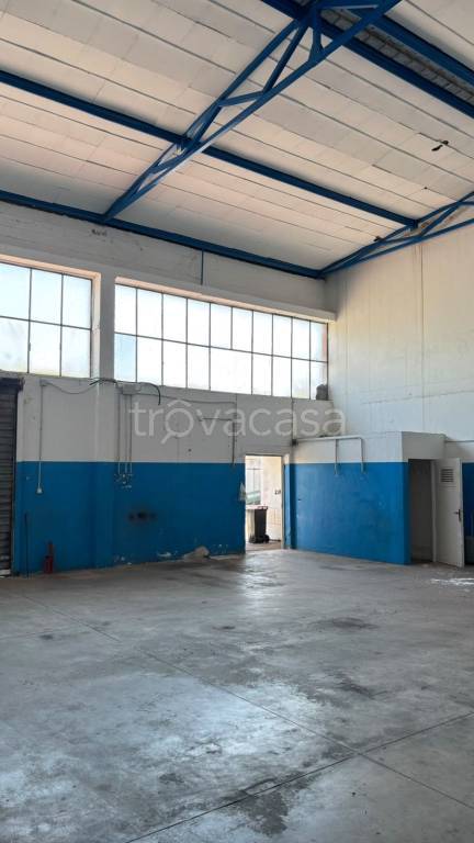 locale commerciale in vendita a Terracina