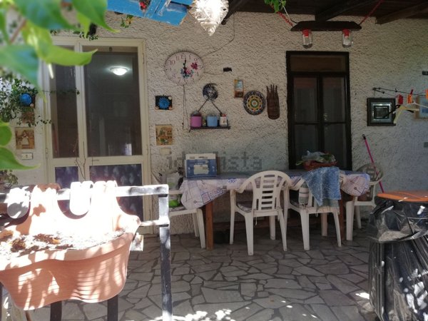 casa indipendente in vendita a Terracina