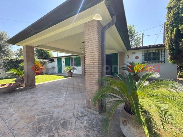 casa indipendente in vendita a Terracina