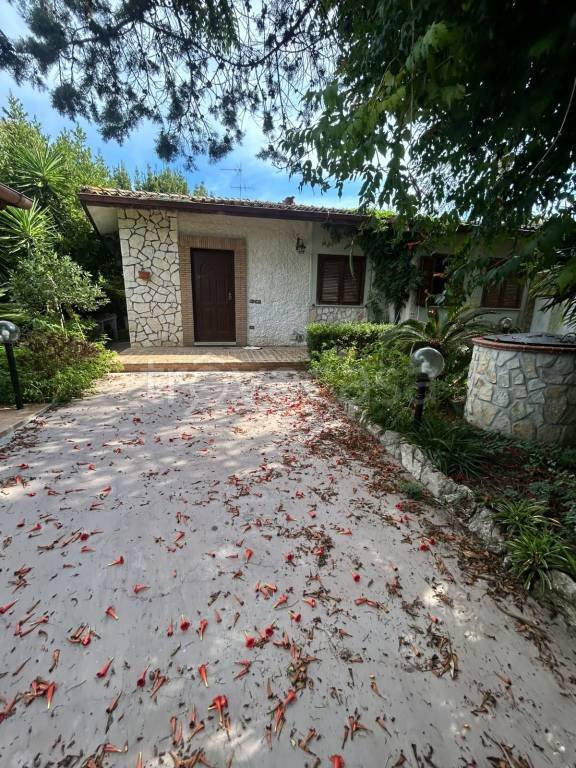 casa indipendente in vendita a Terracina